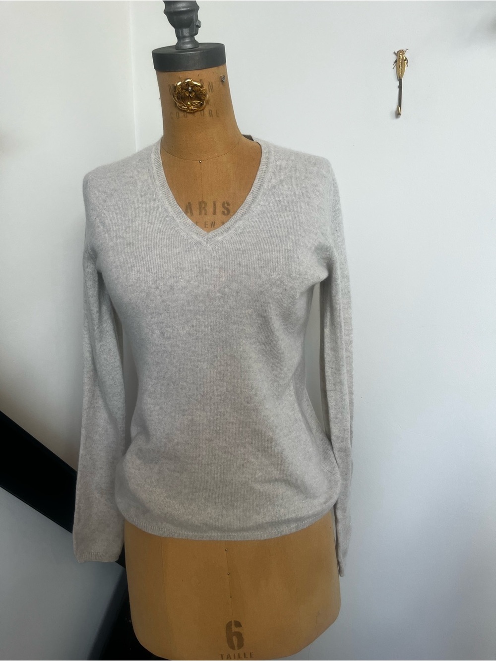Lord & Taylor Women's V-Neck cashmere Sweater in Light Gray
